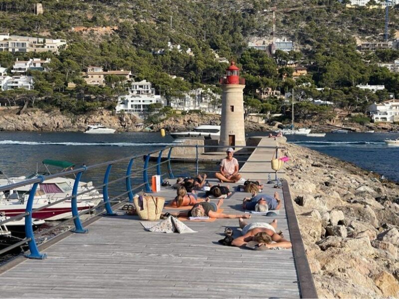 Yoga på broen i Andratx, Mallorca